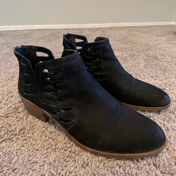 Vince Camuto Peera Cutout Bootie black size 11 boots - Picture 4 of 6